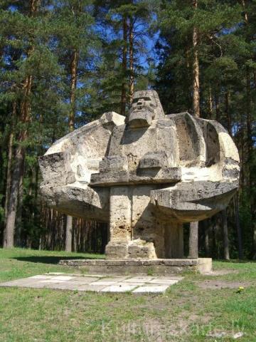 Kultūras un atpūtas parks ar brīvdabas estrādi un skulptūru "Koklētājs"